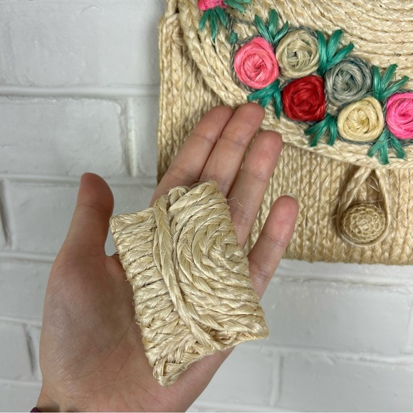 Vintage Straw Woven Floral Small Handbag - Picture 5 of 11